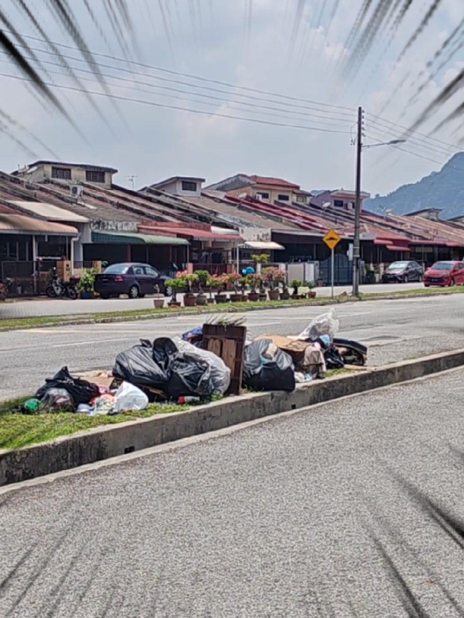 , illegal waste dumping,Vigilante à ordures: Le déversement illégal se poursuit dans les Razaki de Pekan sur Tiktok