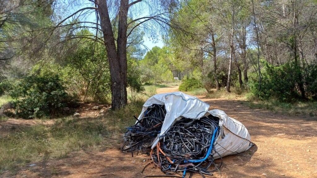 1754545403_Ils-denoncent-une-decharge-suspecte-sur-un-itineraire-Orpesa