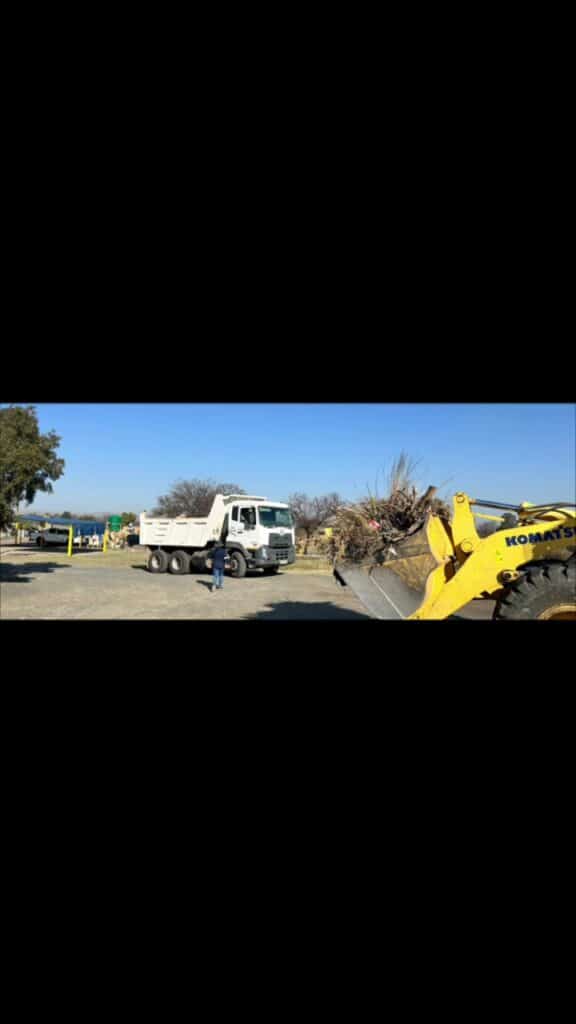 Claignage de déversement illégal à Molapo Street en face du classement de taxi et de la cueillette