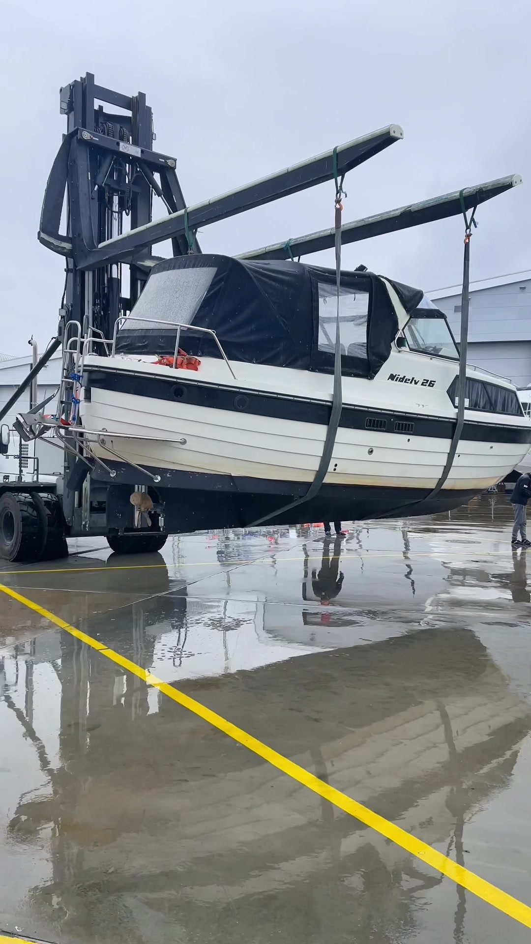 , nid-de-poule; Bateau de randonnée Nidelv26, de 1987 Longueur 7,93m, largeur 2,85m, tirant d’eau 0,6m. Sur un bateau