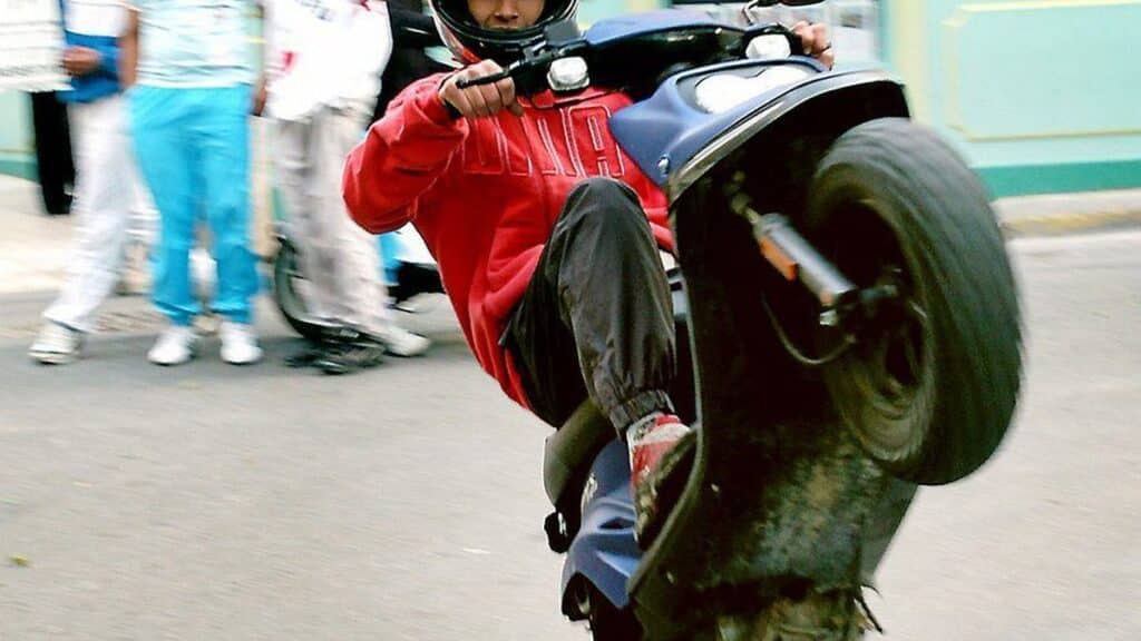 , Rodéo urbain dans le quartier d’Aiguelongue à Montpellier : le scooter était volé, les auteurs interpellés par la police municipale