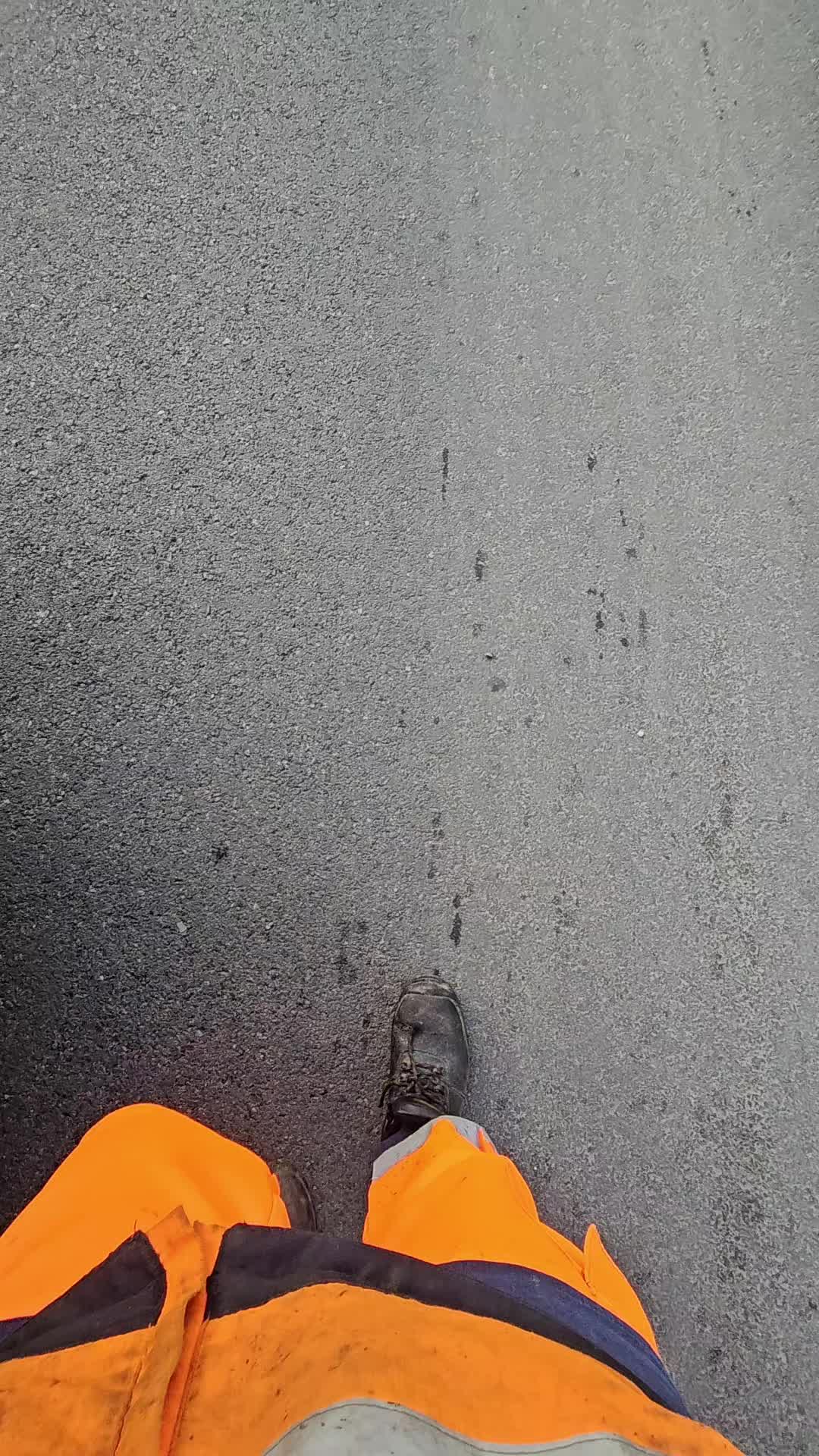 , nids de poules; nid de poule sur un ouvrage