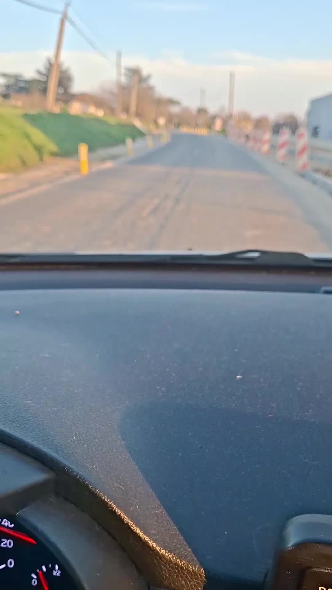 , nids de poules; Salut la team aujourd’hui on prend un nid de poules, des blablablagues en blabl