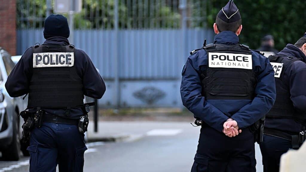 , Violente agression d’un policier municipal : le suspect neutralisé après avoir semé la panique dans le centre-ville