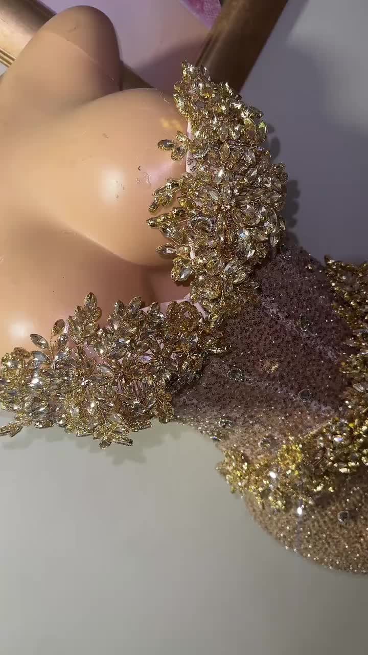 , vertidos ilegales,C’est la saison du bal de fin d’année. Robe dorée préfabriquée. DEMANDES GRAVES UNIQUEMENT – – – sur Tiktok