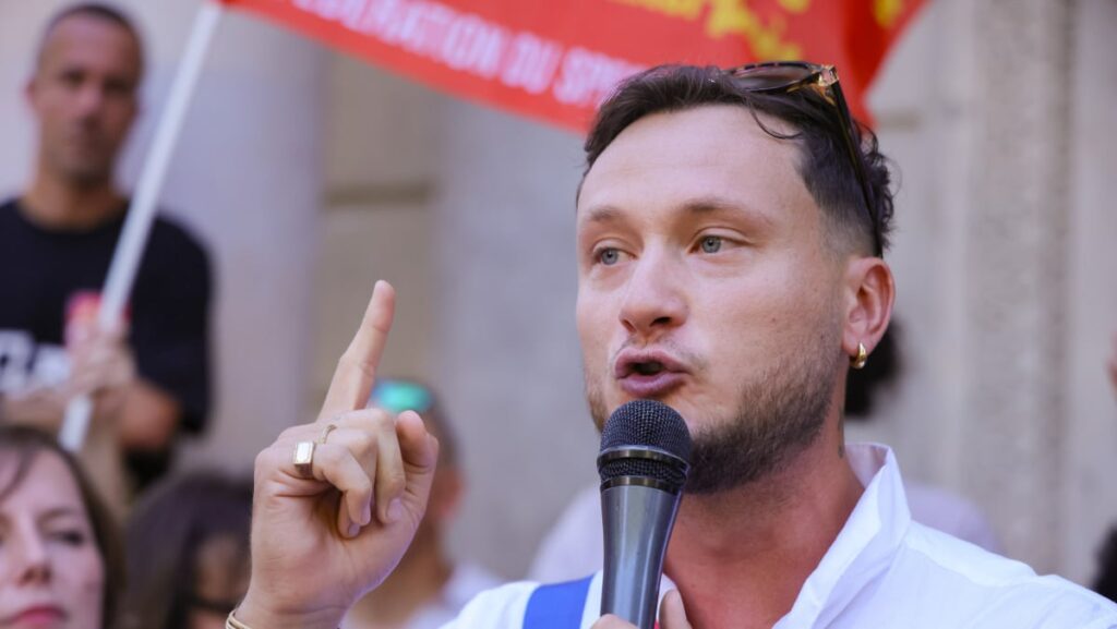 , après le tir mortel d’un policier municipal du Pontet suite à un refus d’obtempérer, le député LFI Raphaël Arnault dénonce le manque de doctrine des polices municipales