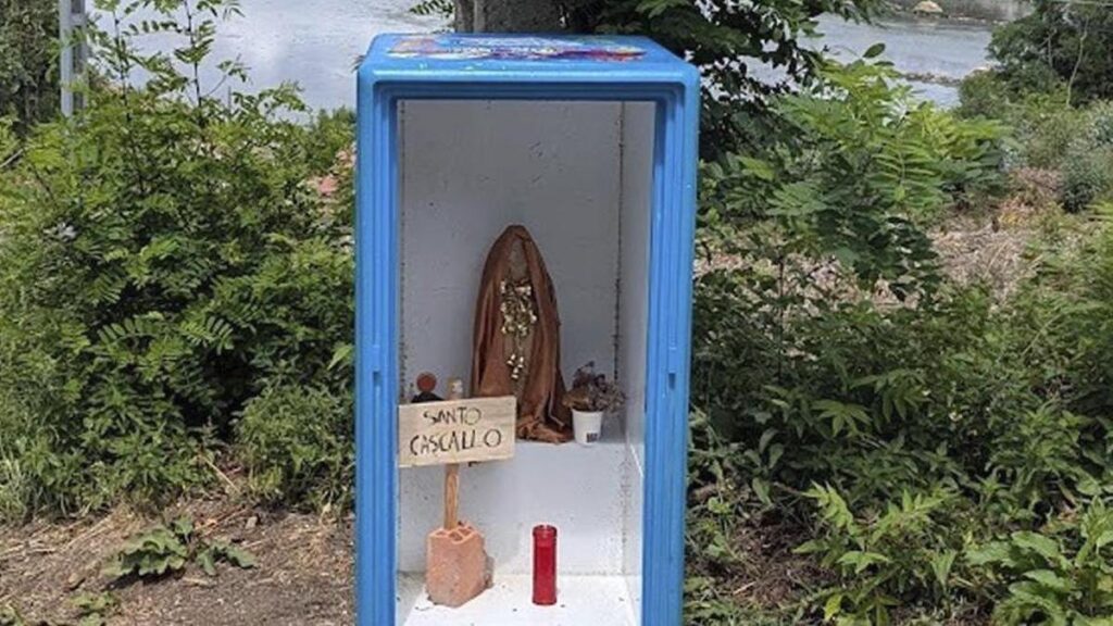 , Les habitants de Redondela recourent à l’humour pour dénoncer les rejets illégaux