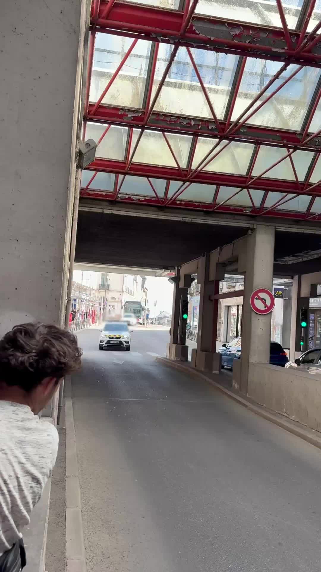 , Tiktok (police municipale): Passage en urgence d’une voiture de la Police Municipale de vannes BMPM