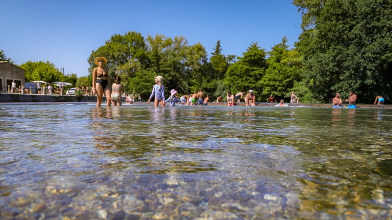 Les vacanciers sont nombreux à faire trempette au Partage des Eaux.