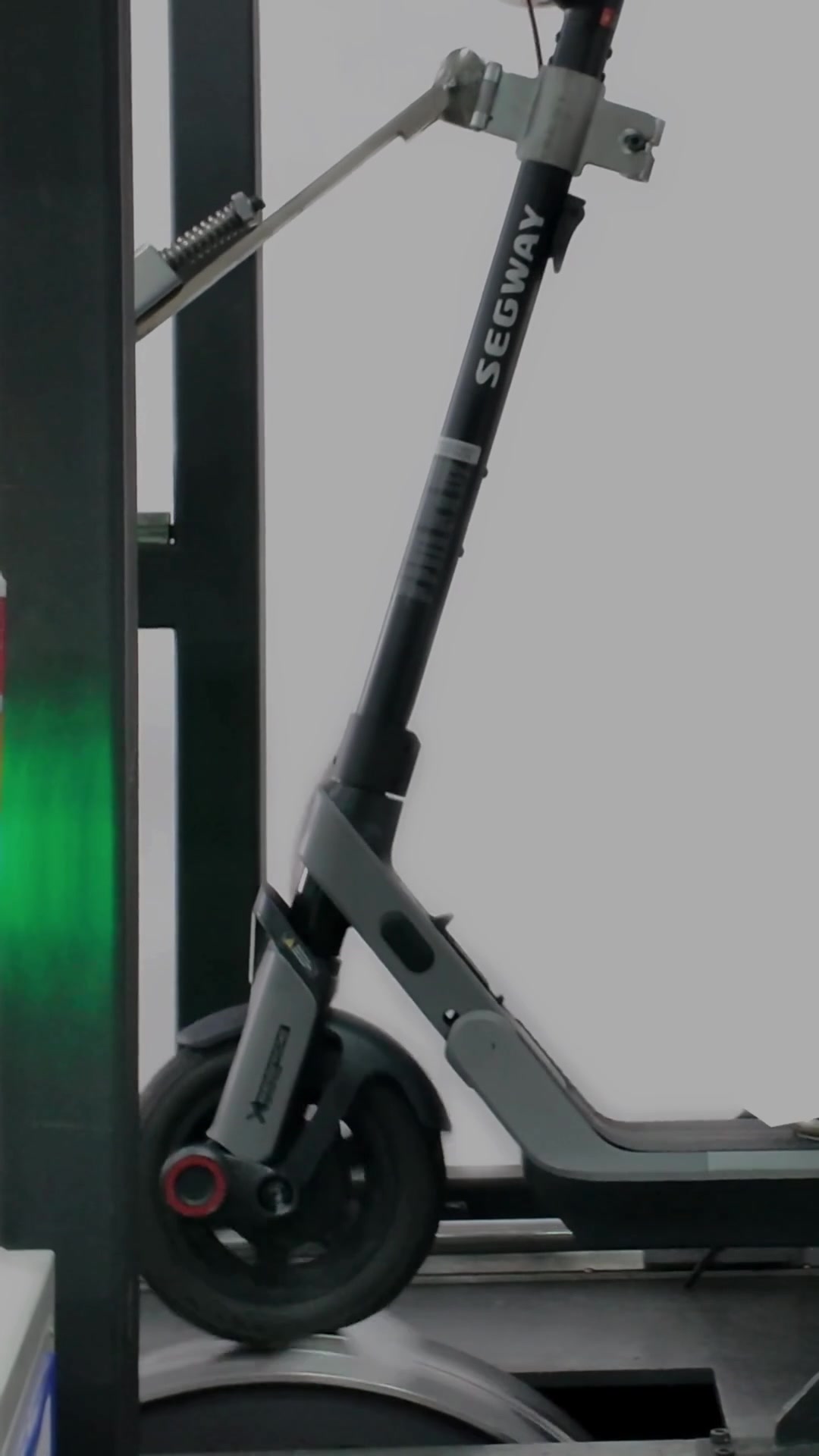 , schlagloch, Schlagloch? Bordstein? Kein Problem. Der Segway E3 wurde auf über 270.000 Bela sur Tiktok