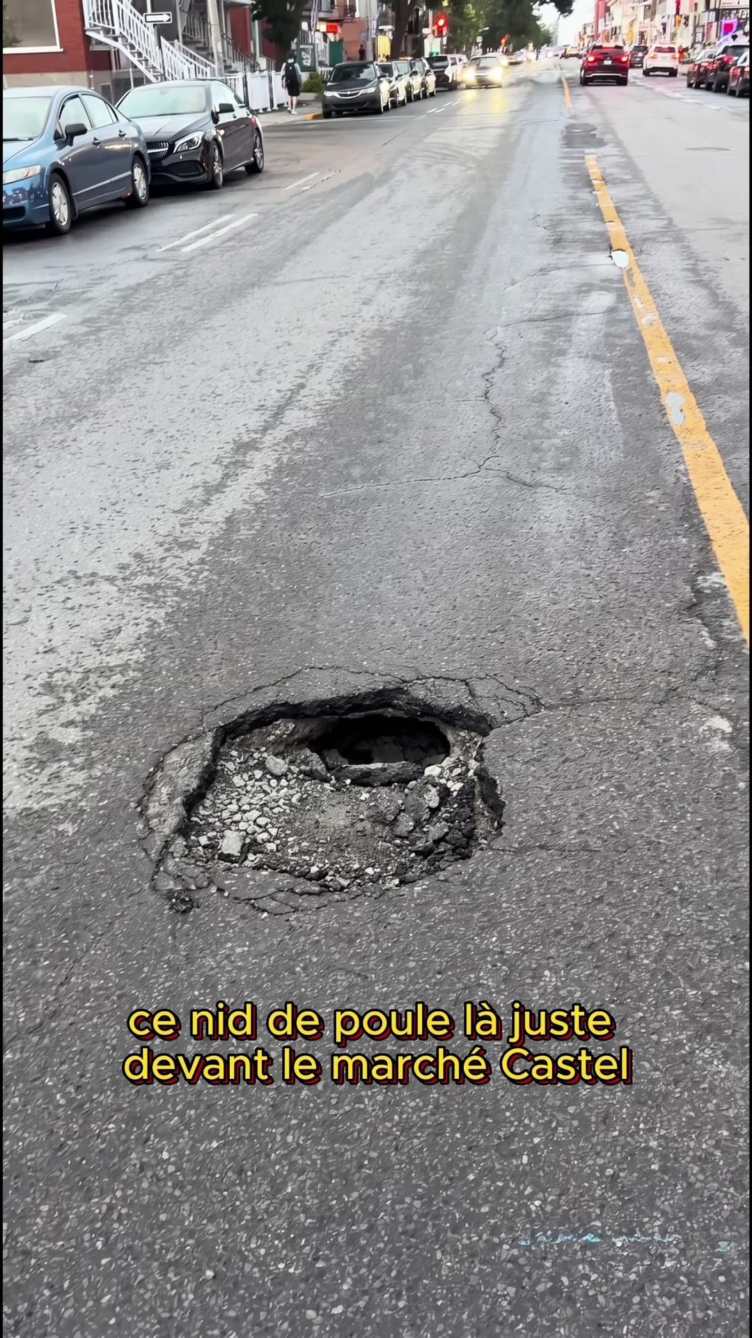 , nids de poules; On avait un problème devant le Marché Castel… et il a répondu présent ! On a d